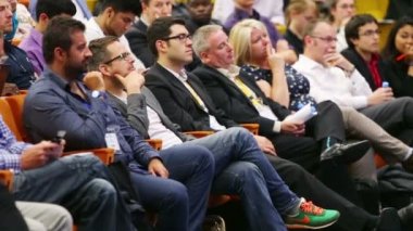 Global Youth to Business forumundaki izleyiciler