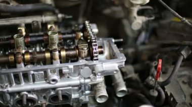 sökülmüş karmaşık benzinli otomobil motoru