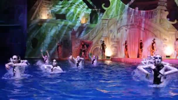 Actors on stage and synchronized swimmers — Stock Video