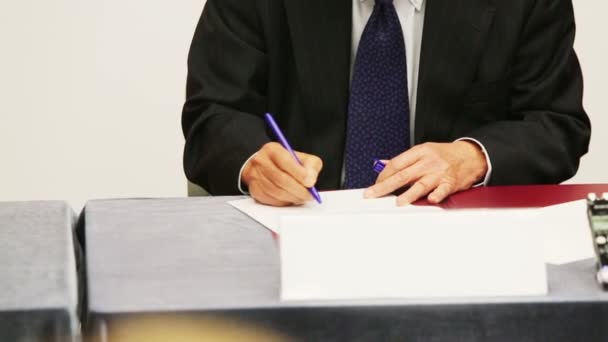 Male hands in suit sign documents — Stock Video