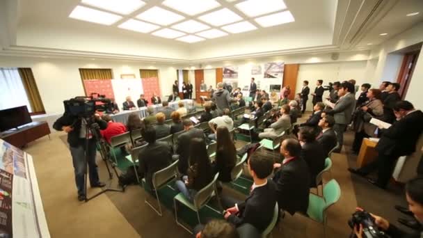 Konuşmacılar ve katılımcılar Sergi Forumu'nda toplantıya katıldılar — Stok video