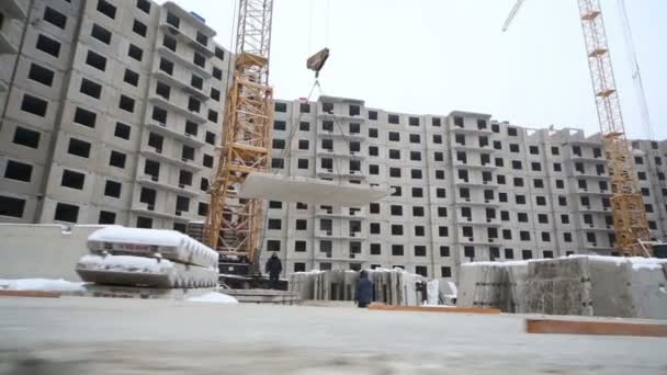 Crane lowers concrete slab — Stock Video