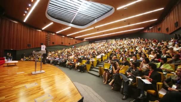 Participantes do Fórum Global de Jovens para Negócios — Vídeo de Stock