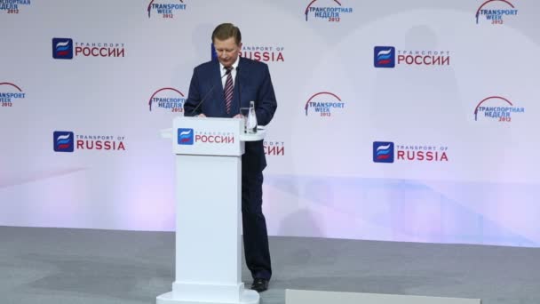 Sergei Ivanov speaks at Exhibition Transport — Stock Video