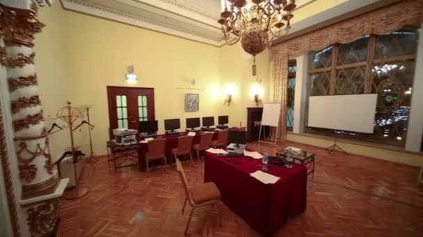 Sala de conferencias Orlikov en el Hotel Hilton — Vídeo de stock