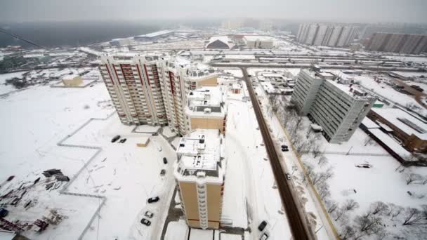 Paisaje urbano del nuevo distrito residencial en invierno — Vídeos de Stock