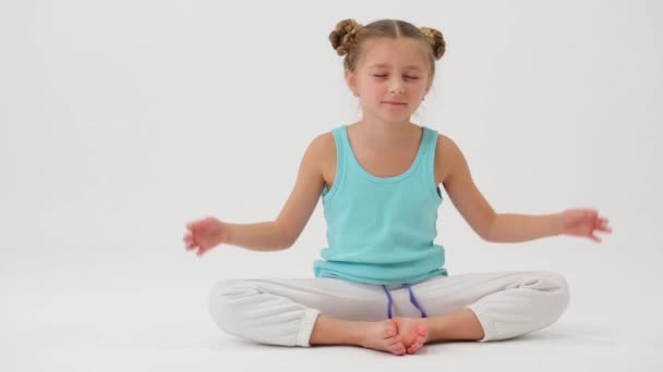 Girl in lotus position — Stock Video