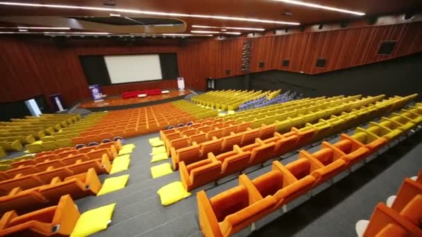 Empty cinema hall with soft seats — Stock Video