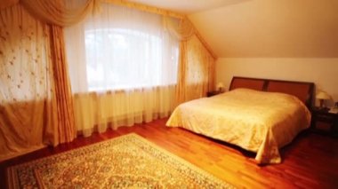 Güzel yatak yatak odasında devre dışı
