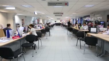Ofis çalışanları ve istemciler için bilgisayariçeren tablolar