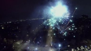 Havai fişek yanıp söner ve kavşak kıvılcım