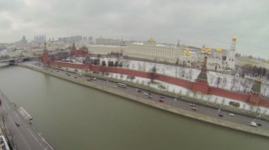 Quay Kremlin karmaşık yakınındaki trafik