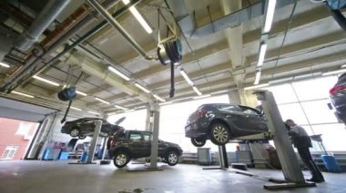 Asansörlerde geniş çaplı inceleme araçları ve tamirci