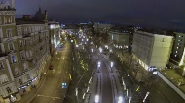 Gece aydınlatmalı Bulvarı'nda trafik