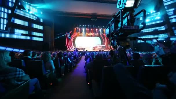 エディタ・ピエチャの記念コンサートでカメラ — ストック動画