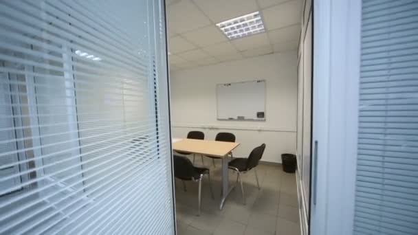 Pequena sala de reuniões no escritório da loja — Vídeo de Stock