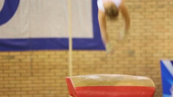 Girl jumps over vaulting buck — Stock Video