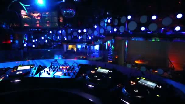 Interieur van de kamer in Nightclub Pacha Moskou — Stockvideo