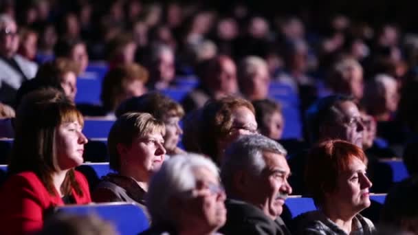 Spectators at anniversary concert of Edita Piecha — Stock videók