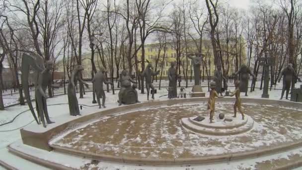 Groupe de sculptures réalisées par l'artiste Shemyakin — Video