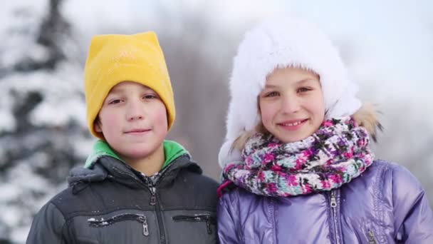 Handsome boy and girl look at camera — Stock Video