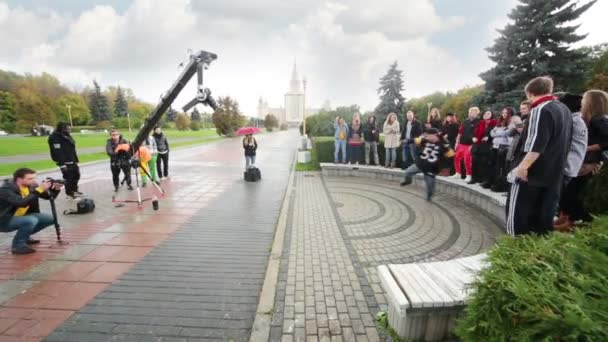 Střílení klipu jednoho pásu — Stock video