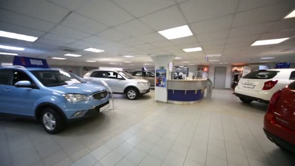 Clients desk and cars in office — Stock Video