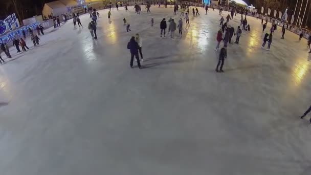Crowd skating on ice rink — Stock Video