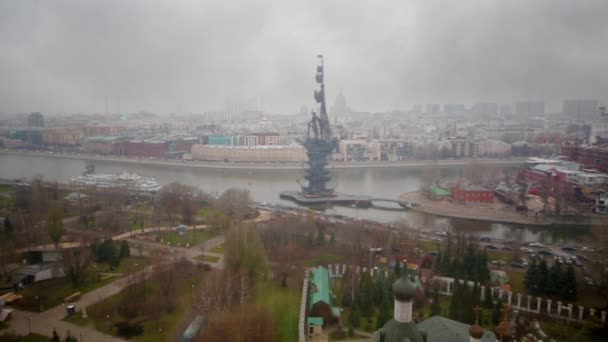 Monumento a Pietro Grande sul fiume Moskva — Video Stock