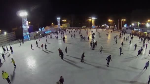 Ice rink with young people — Stock Video