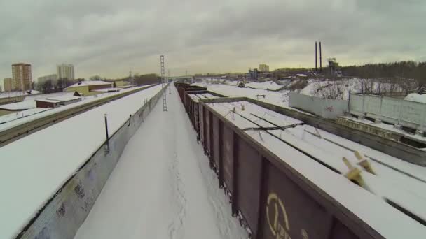 Longues promenades de fret par banlieue de la ville — Video