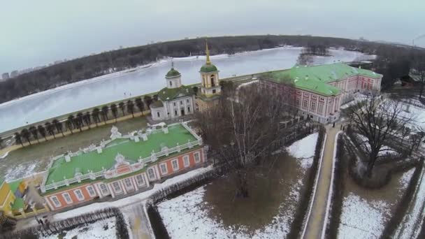 Edifícios costeiros de museu-propriedade Kuskovo — Vídeo de Stock