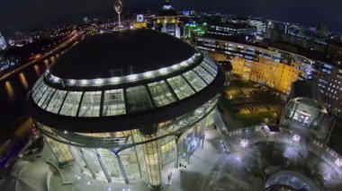 Müzik Evi yakınındaki trafik ile Cityscape