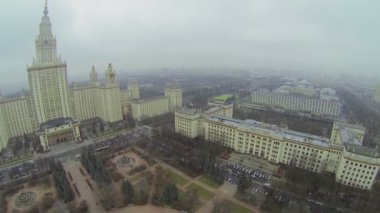 Ana bina Moskova Devlet Üniversitesi