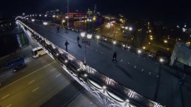 Vatandaşlar Patriarshy köprü ile yürümek