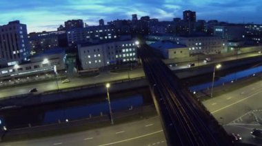 Metro tren sürmek Preobrazhensky Köprüsü tarafından