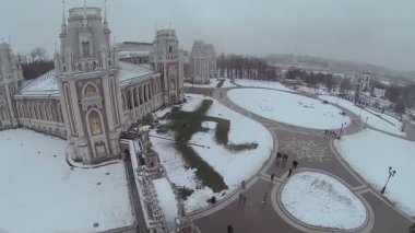 Tsaritsyno'daki sarayda aydınlatma dönüyor