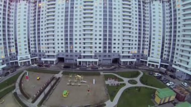 Konut kompleksi Sky Fort yakınındaki oyun alanı