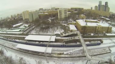 Tren tren istasyonundan kış başlamaktadır.
