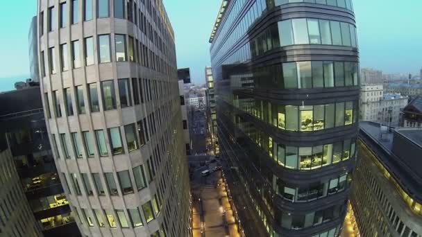 Wieżowców firmy centrum biały kwadrat — Wideo stockowe