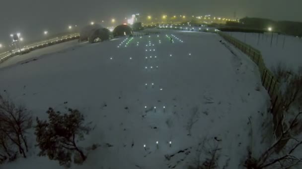 Desembarque com destino a neve apresentado para helicópteros — Vídeo de Stock