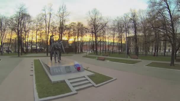 Monument to pilots of French regiment — Stock Video