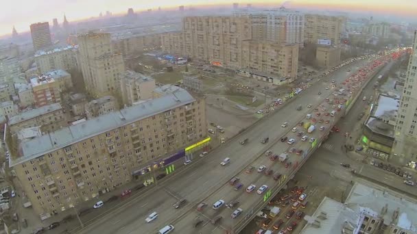 Cityscape com terceiro anel de transporte — Vídeo de Stock