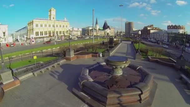 Komsomolskaya square with traffic — Stock Video