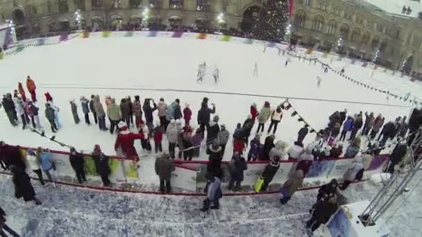 Conjunto de chicas en pista de hielo — Vídeos de Stock