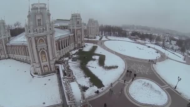 Oświetlenie włącza się w pałacu w Tsaritsyno — Wideo stockowe