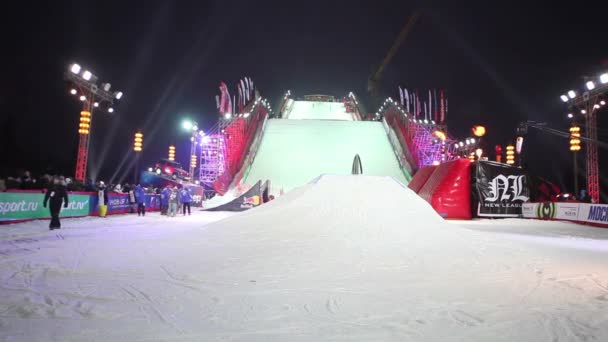 Skiërs op springplanken op wedstrijd Bgv 2013 — Stockvideo