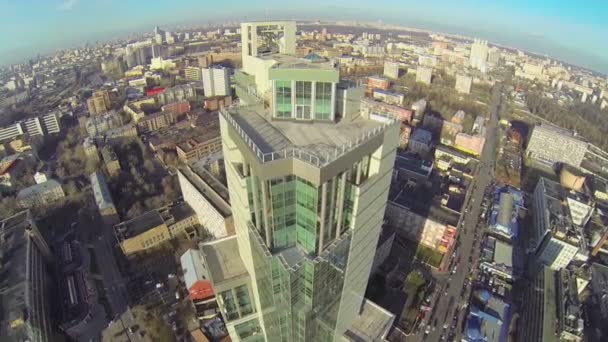Stadtbild mit Wolkenkratzer sokolinaya gora — Stockvideo