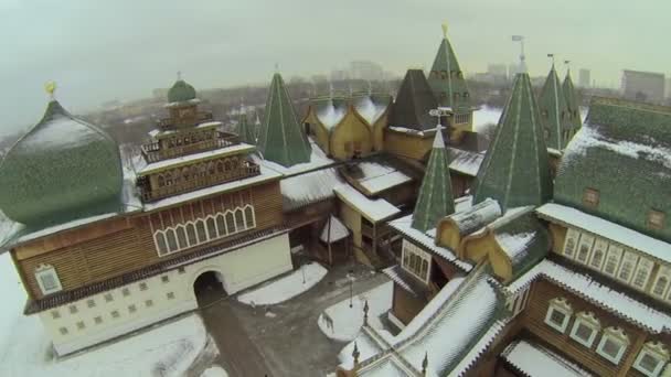 Панорама деревянного дворца в Коломенском — стоковое видео
