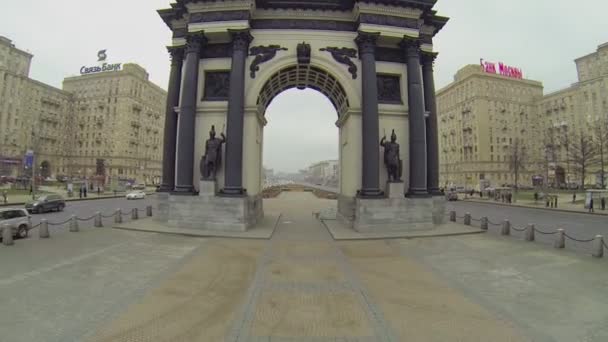 Arc de triomphe sur l'avenue Koutouzovski — Video